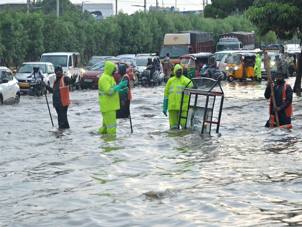 Heavy Rain Hits Several Areas In Hyderabad Photos - Sakshi8