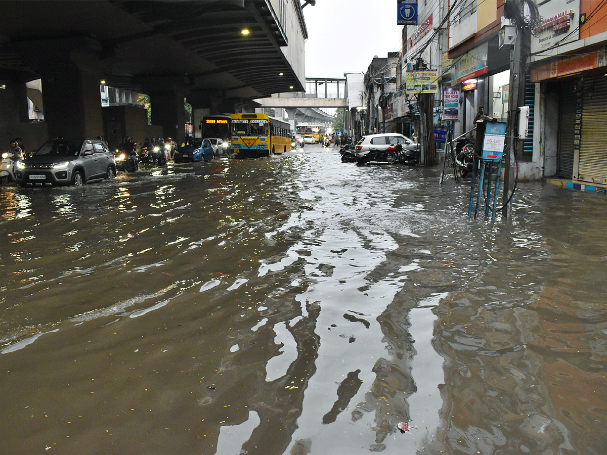 Heavy Rain Hits Several Areas In Hyderabad Photos - Sakshi9