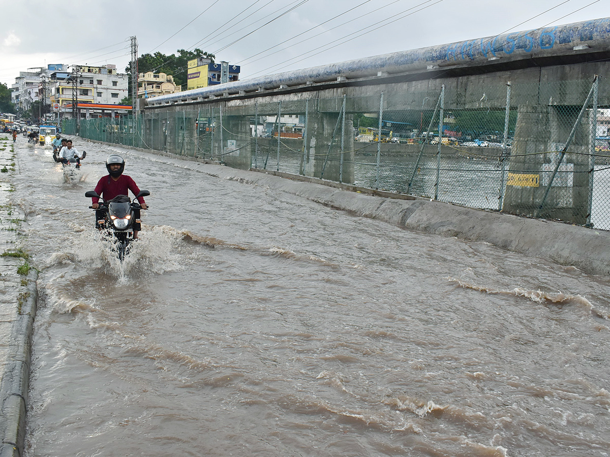 Heavy Rain Hits Several Areas In Hyderabad Photos - Sakshi10