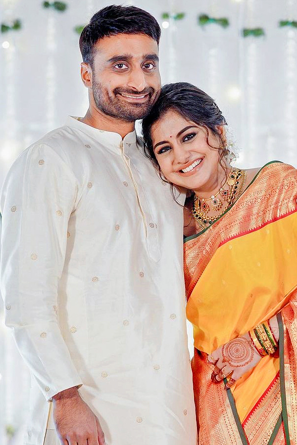 Malayalam actor Meera Nandan gets engaged to Sreeju Photos - Sakshi5