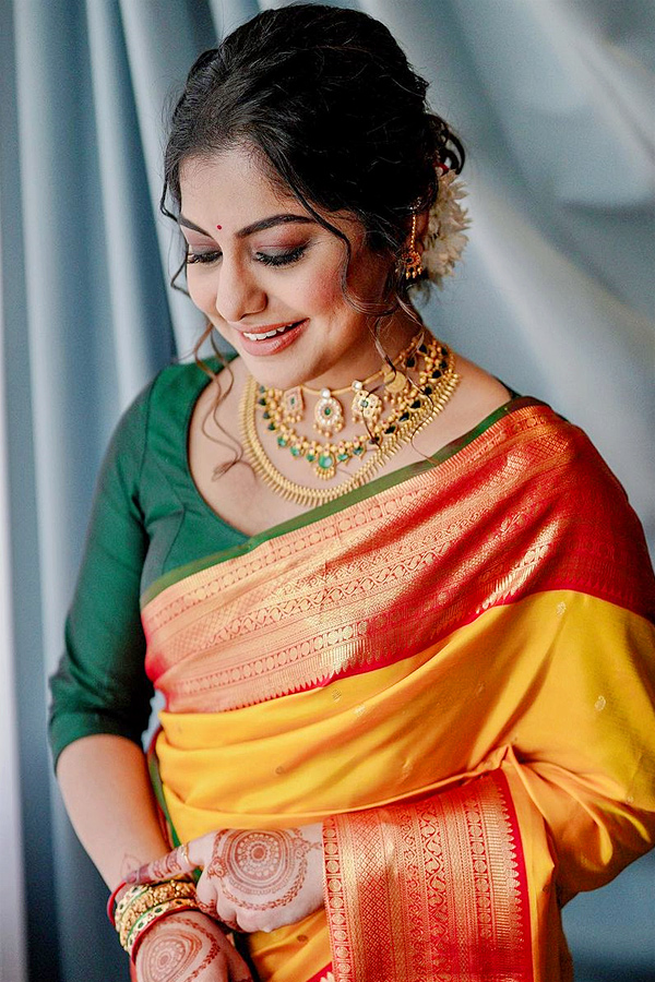 Malayalam actor Meera Nandan gets engaged to Sreeju Photos - Sakshi7