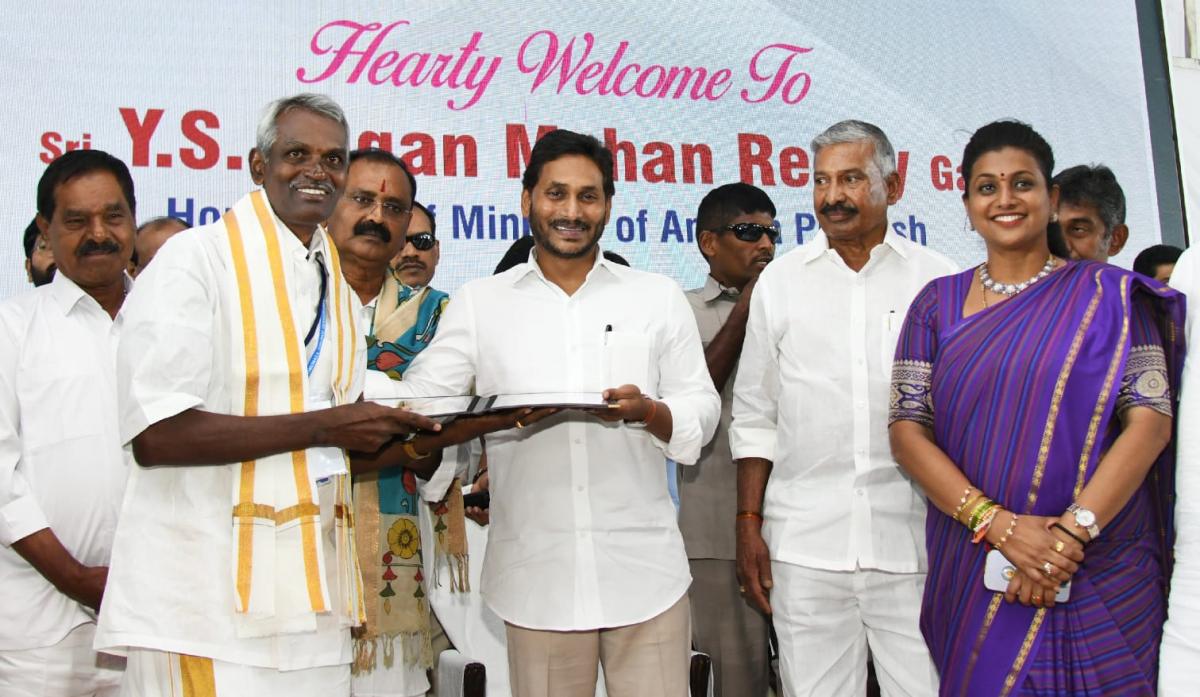 CM YS Jagan Tirupati Tour Photo Gallery - Sakshi21