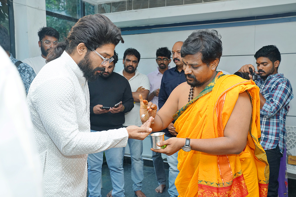 Celebrities Ganesh Chaturthi Celebrations Photo Gallery - Sakshi4