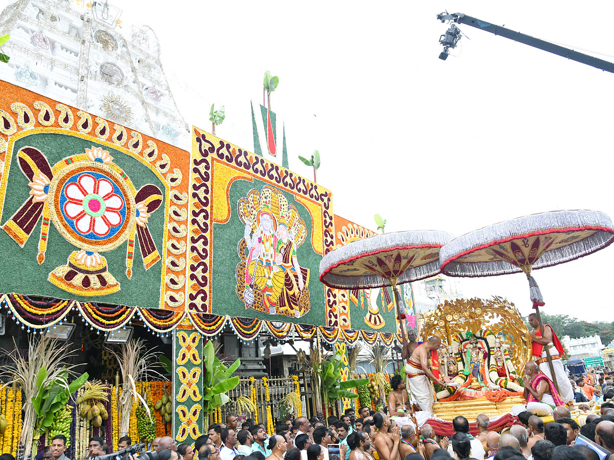 Tirumala Brahmotsavam Malayappa Swami on kalpavriksha vehicle Photos - Sakshi4