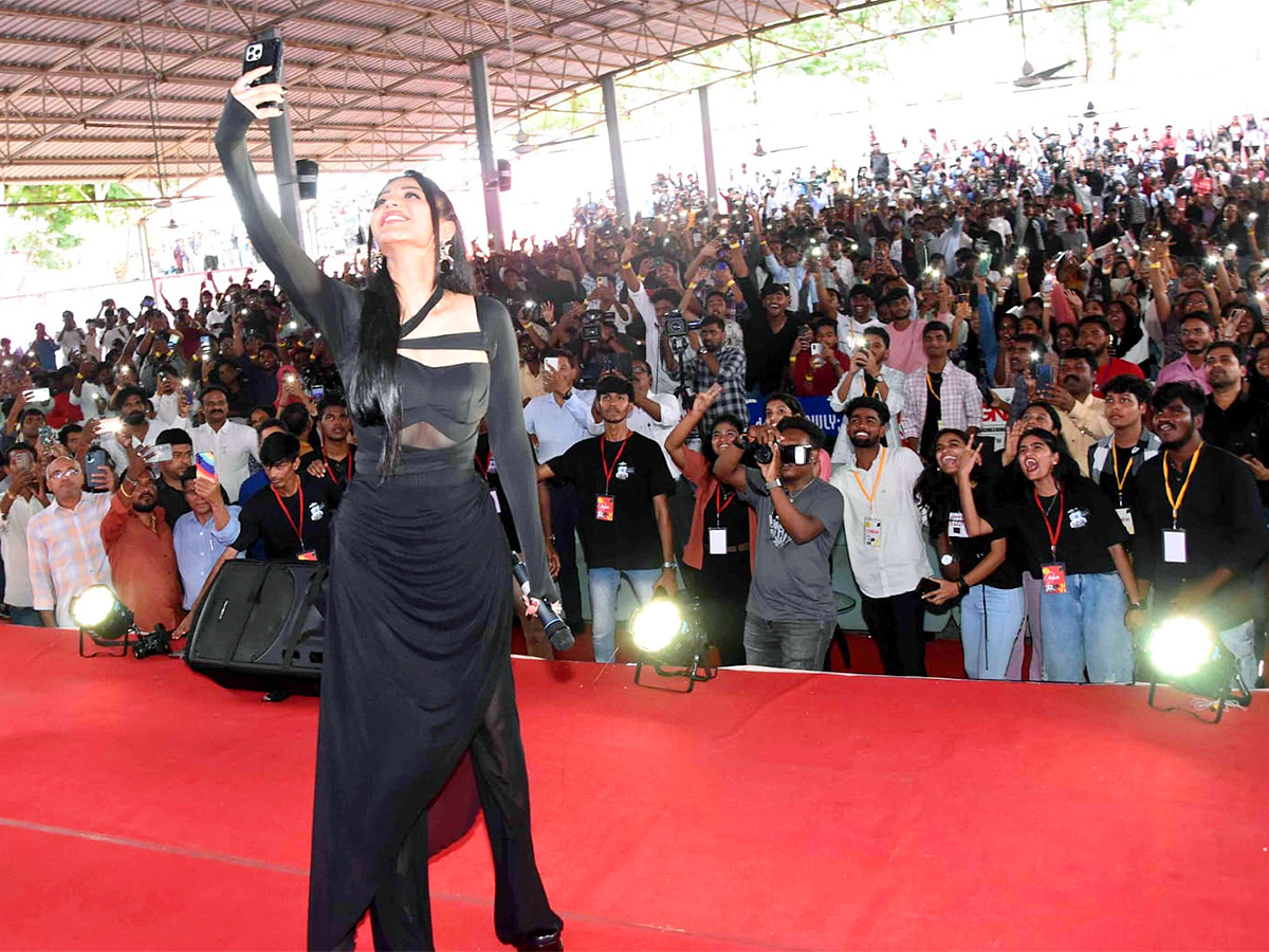 Shruti Haasan At Guru Nanak Institutions Under 25 Youth Festival - Sakshi7