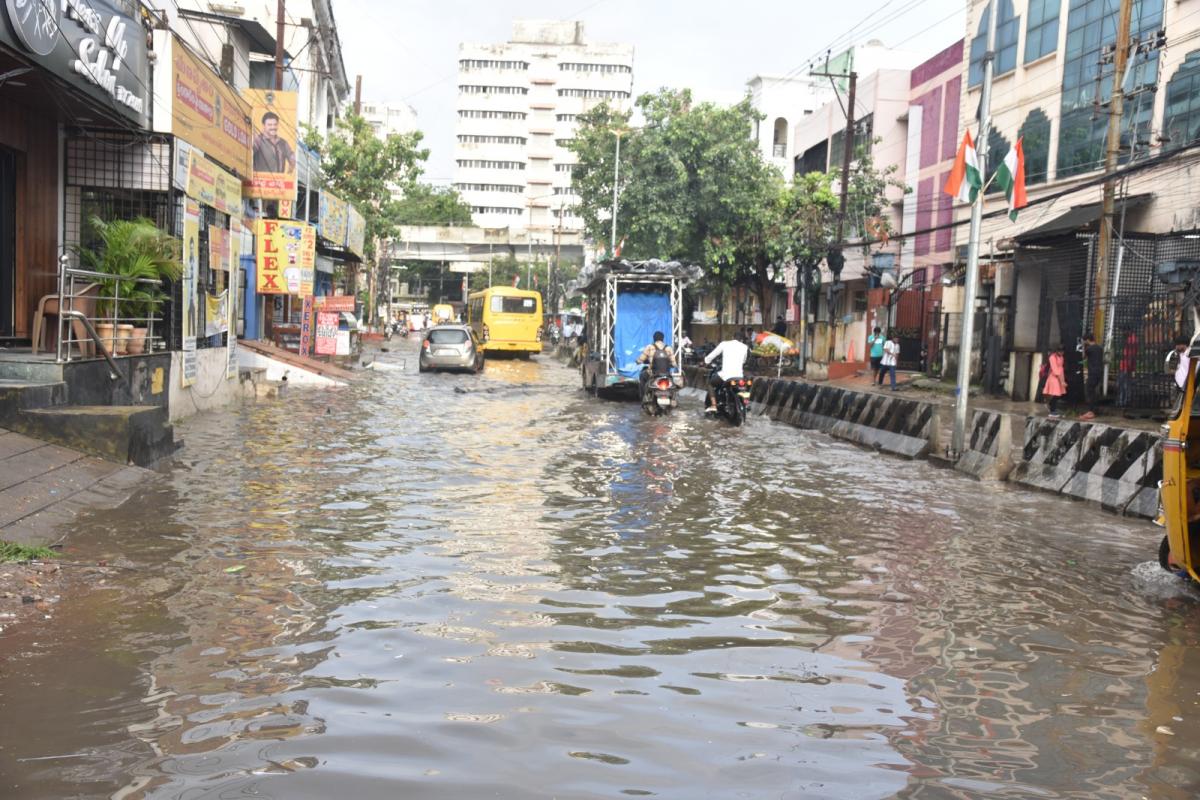 Heavy Rains In Hyderabad HD Photo Gallery - Sakshi11