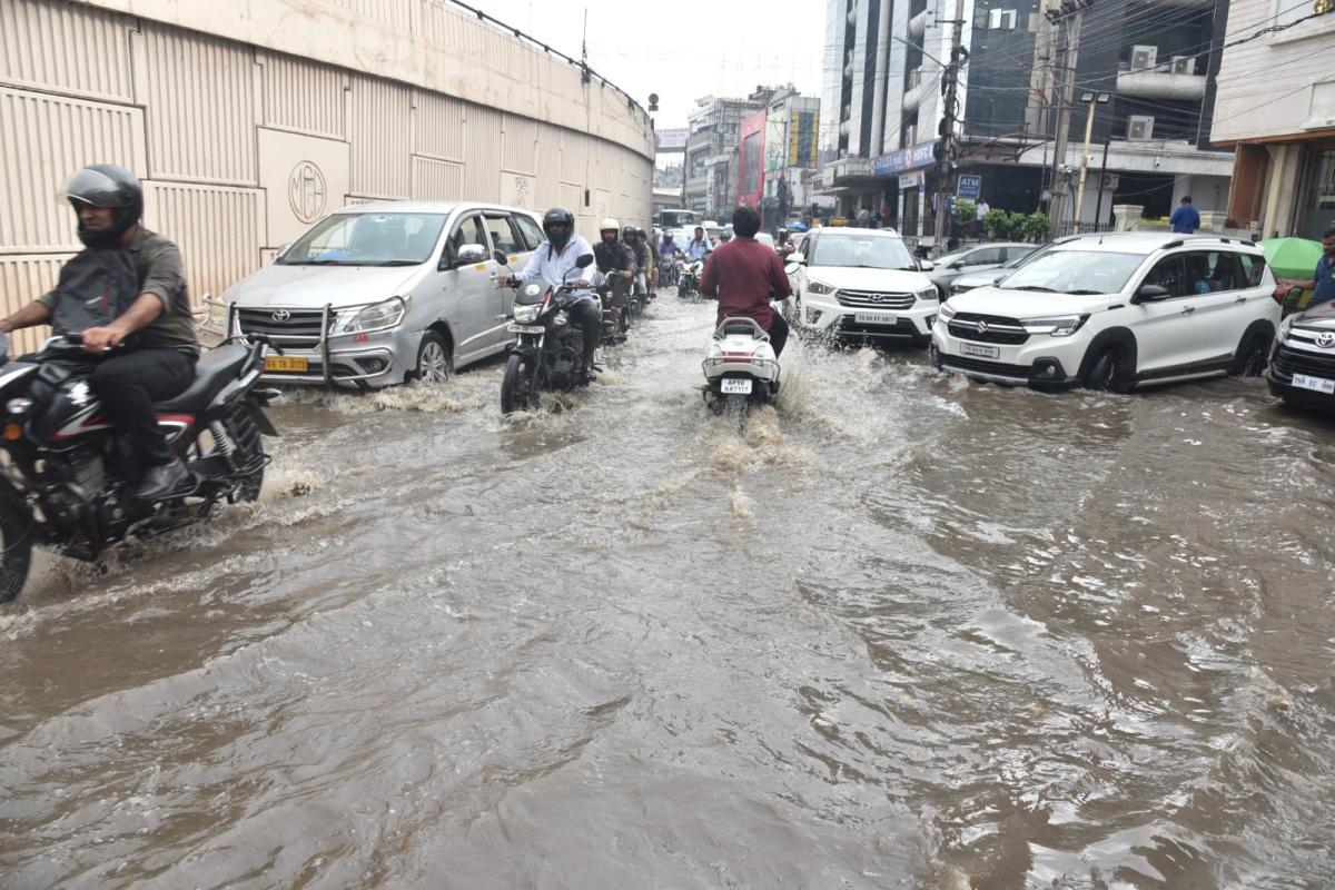 Heavy Rains In Hyderabad HD Photo Gallery - Sakshi12