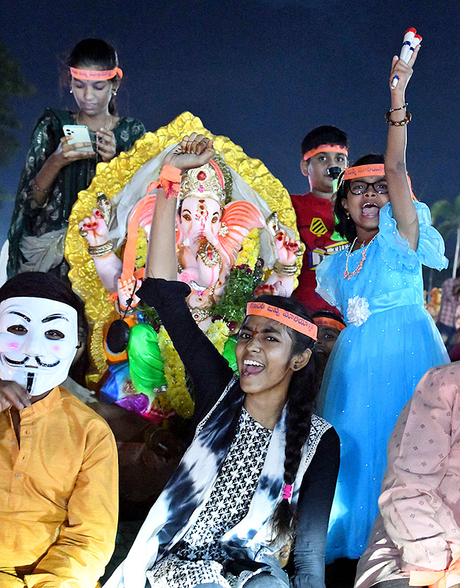 ganesh nimajjanam 2023 hyderabad - Sakshi18