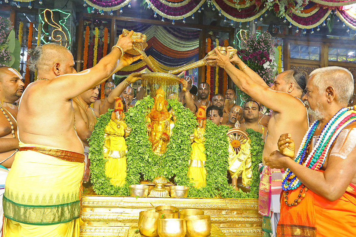 Chakra Snanam at Tirumala Brahmothsavalu 2023 - Sakshi17