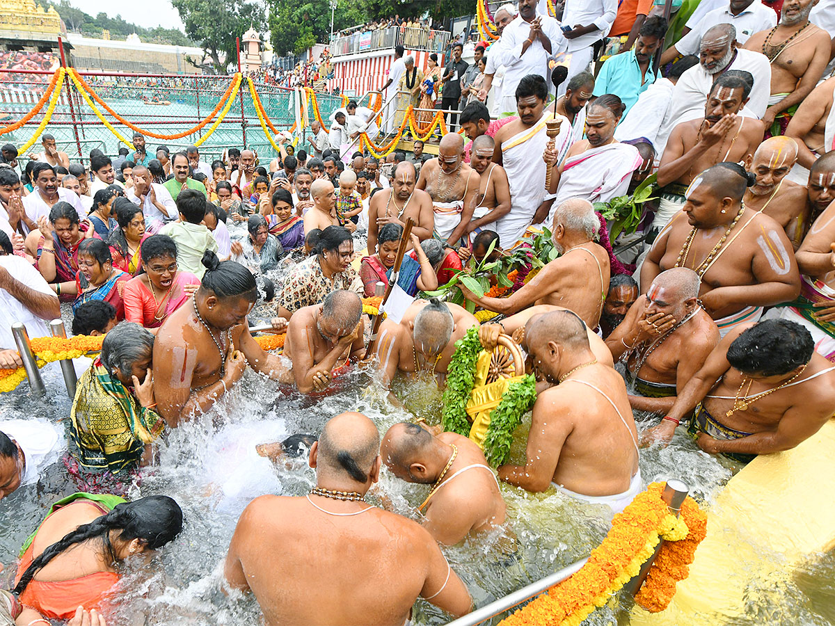 Chakra Snanam at Tirumala Brahmothsavalu 2023 - Sakshi20