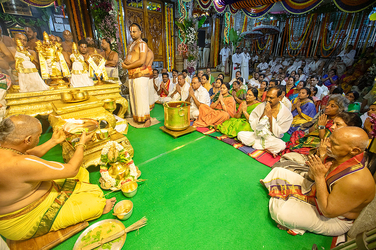 Chakra Snanam at Tirumala Brahmothsavalu 2023 - Sakshi23