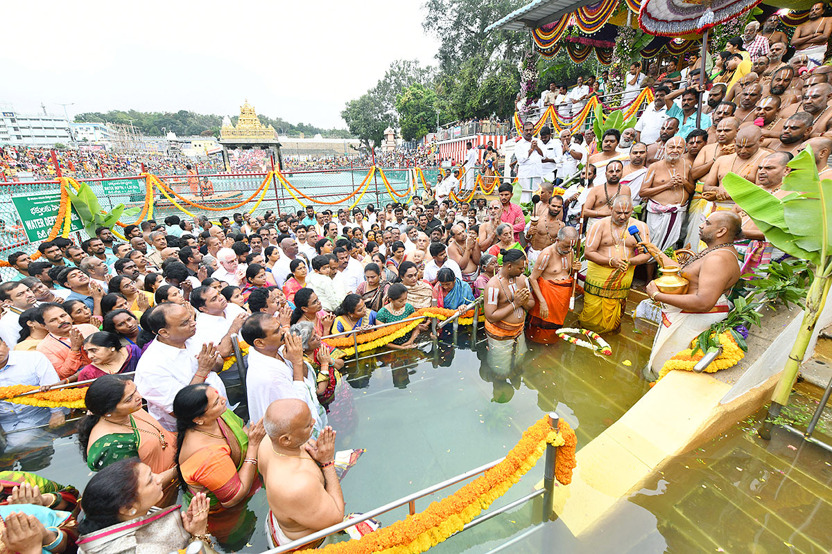 Chakra Snanam at Tirumala Brahmothsavalu 2023 - Sakshi26