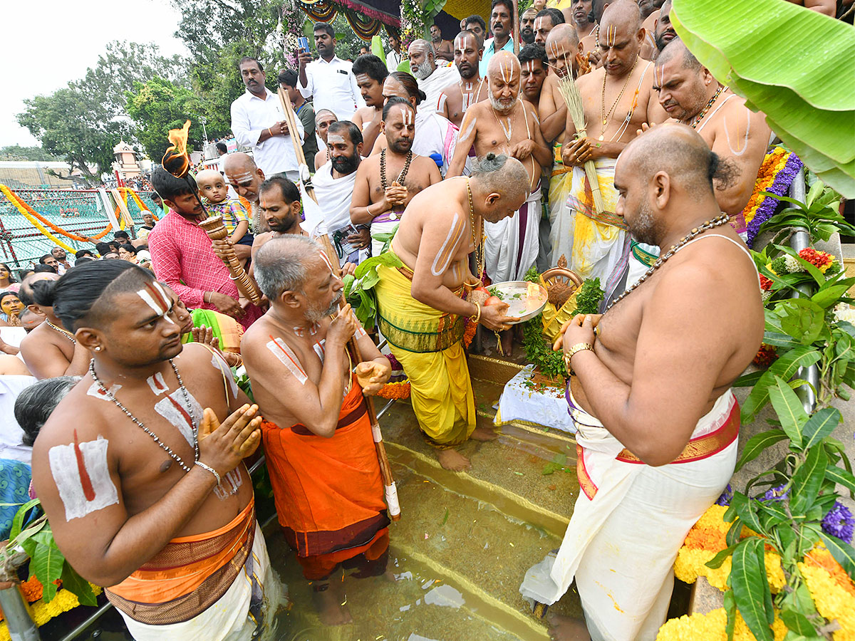 Chakra Snanam at Tirumala Brahmothsavalu 2023 - Sakshi3