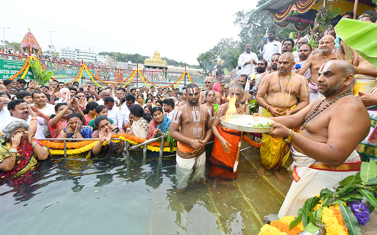 Chakra Snanam at Tirumala Brahmothsavalu 2023 - Sakshi31