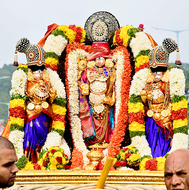 Chakra Snanam at Tirumala Brahmothsavalu 2023 - Sakshi36