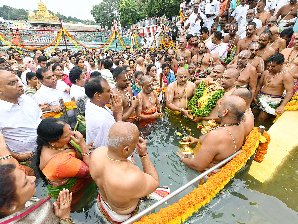 Chakra Snanam at Tirumala Brahmothsavalu 2023 - Sakshi7