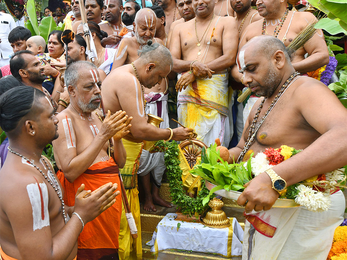 Chakra Snanam at Tirumala Brahmothsavalu 2023 - Sakshi8