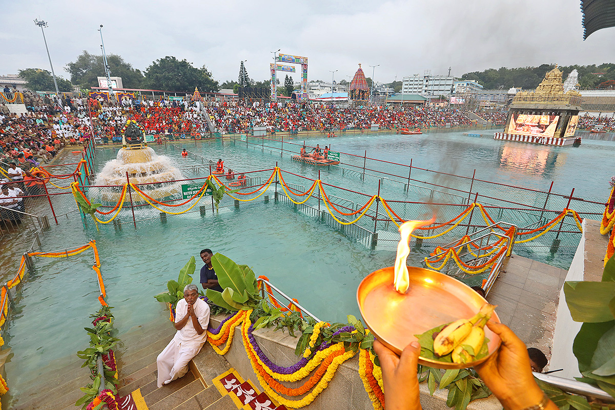 Chakra Snanam at Tirumala Brahmothsavalu 2023 - Sakshi9