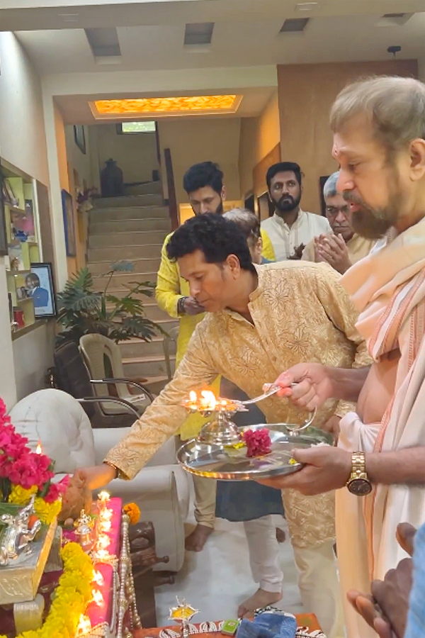 Indian cricket Legend Sachin Tendulkar at Ganesh nimarjan Photos - Sakshi4