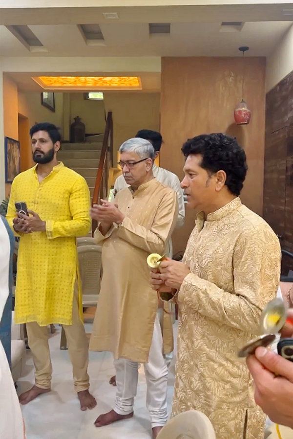 Indian cricket Legend Sachin Tendulkar at Ganesh nimarjan Photos - Sakshi7