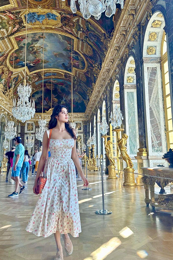 Janhvi Kapoors Paris Holiday Trip PHotos - Sakshi10