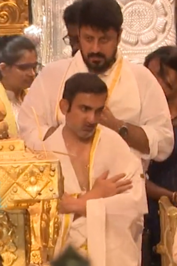 Gautam Gambhir And Family Visit Tirumala Tirupati Devasthanam Photos - Sakshi2