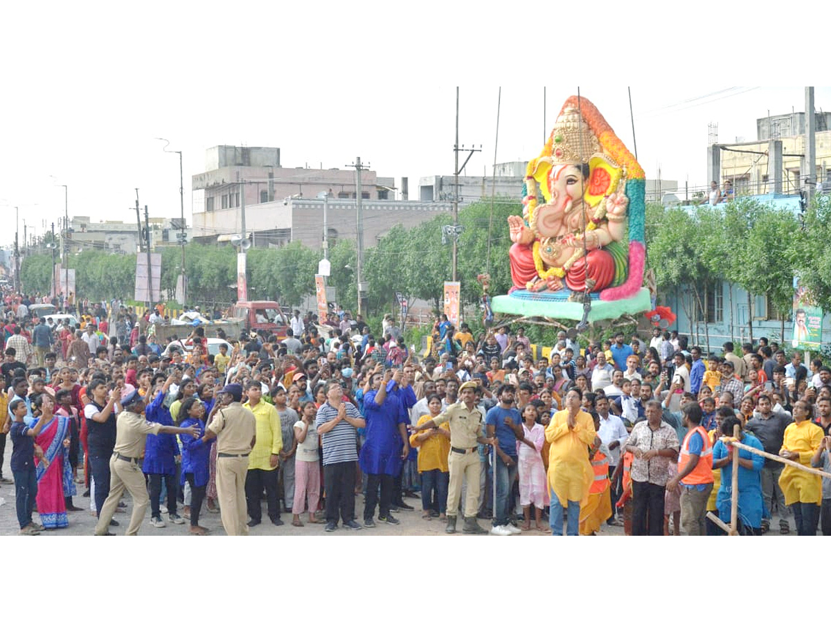 Hyderabad Ganesh Immersion 2023 Photos - Sakshi24