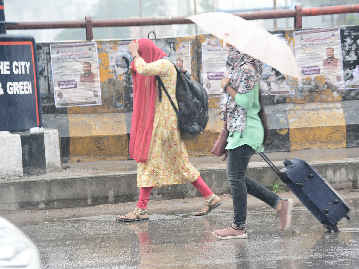 Today Hyderabad Rains Updates pics - Sakshi34