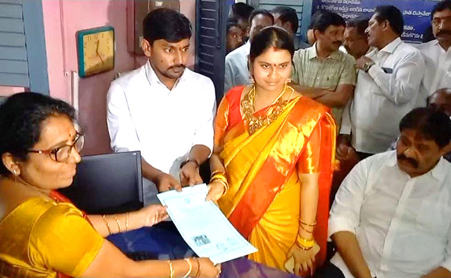 Proddatur MLA Rachamallu Siva Prasad Reddy Daughter Love Marriage - Sakshi3