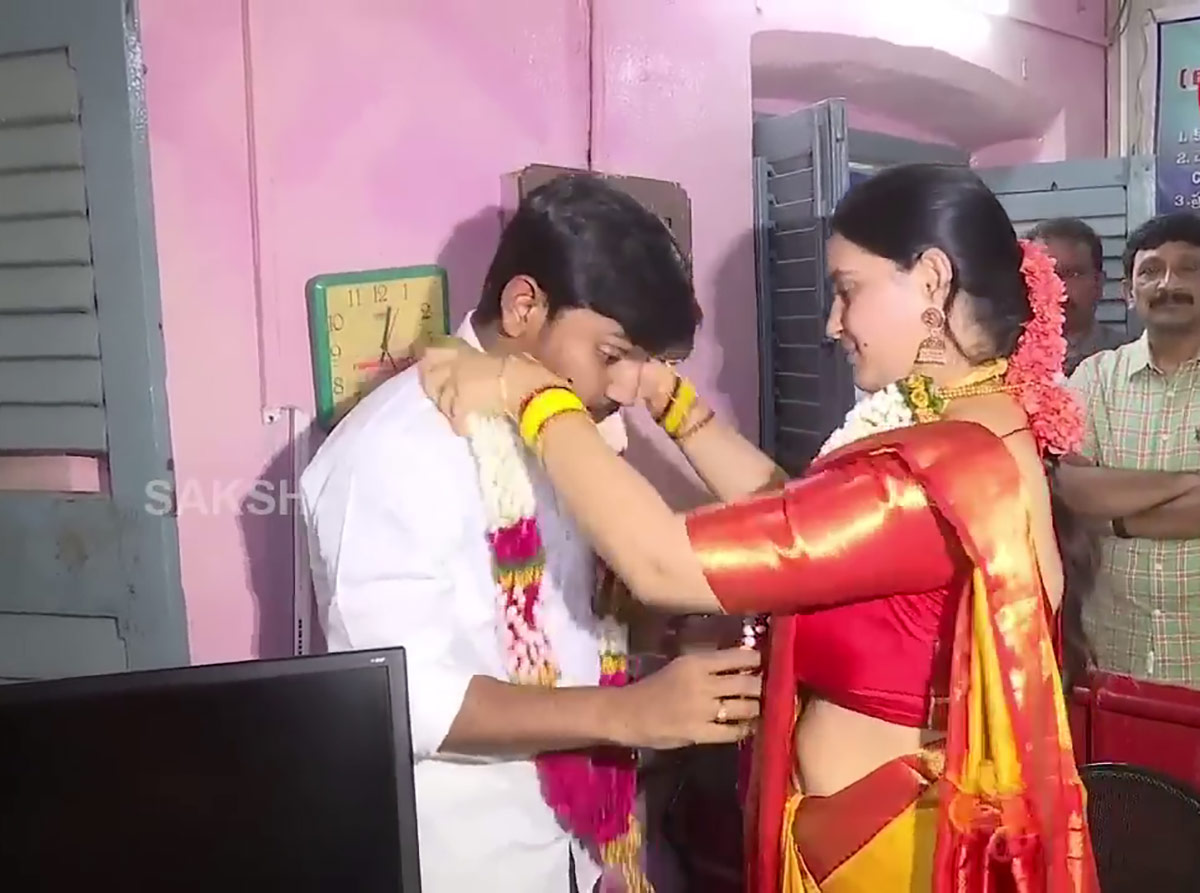 Proddatur MLA Rachamallu Siva Prasad Reddy Daughter Love Marriage - Sakshi8