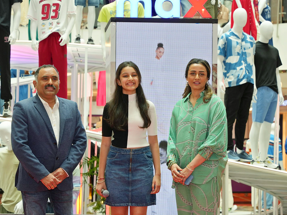 Actress Namrata Shirodkar And Sitara Unveils Largest Bommala Koluvu at Nexus Mall Photos - Sakshi2