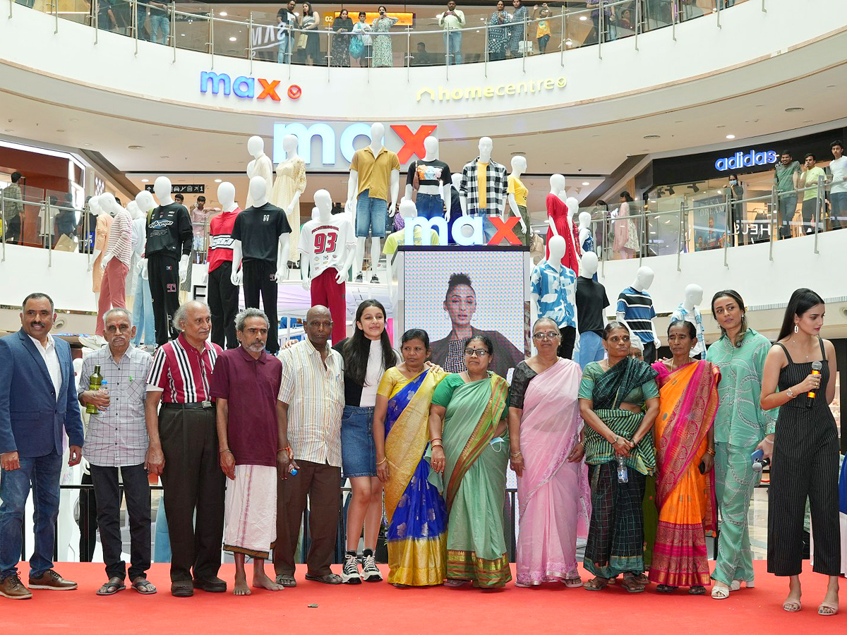 Actress Namrata Shirodkar And Sitara Unveils Largest Bommala Koluvu at Nexus Mall Photos - Sakshi11