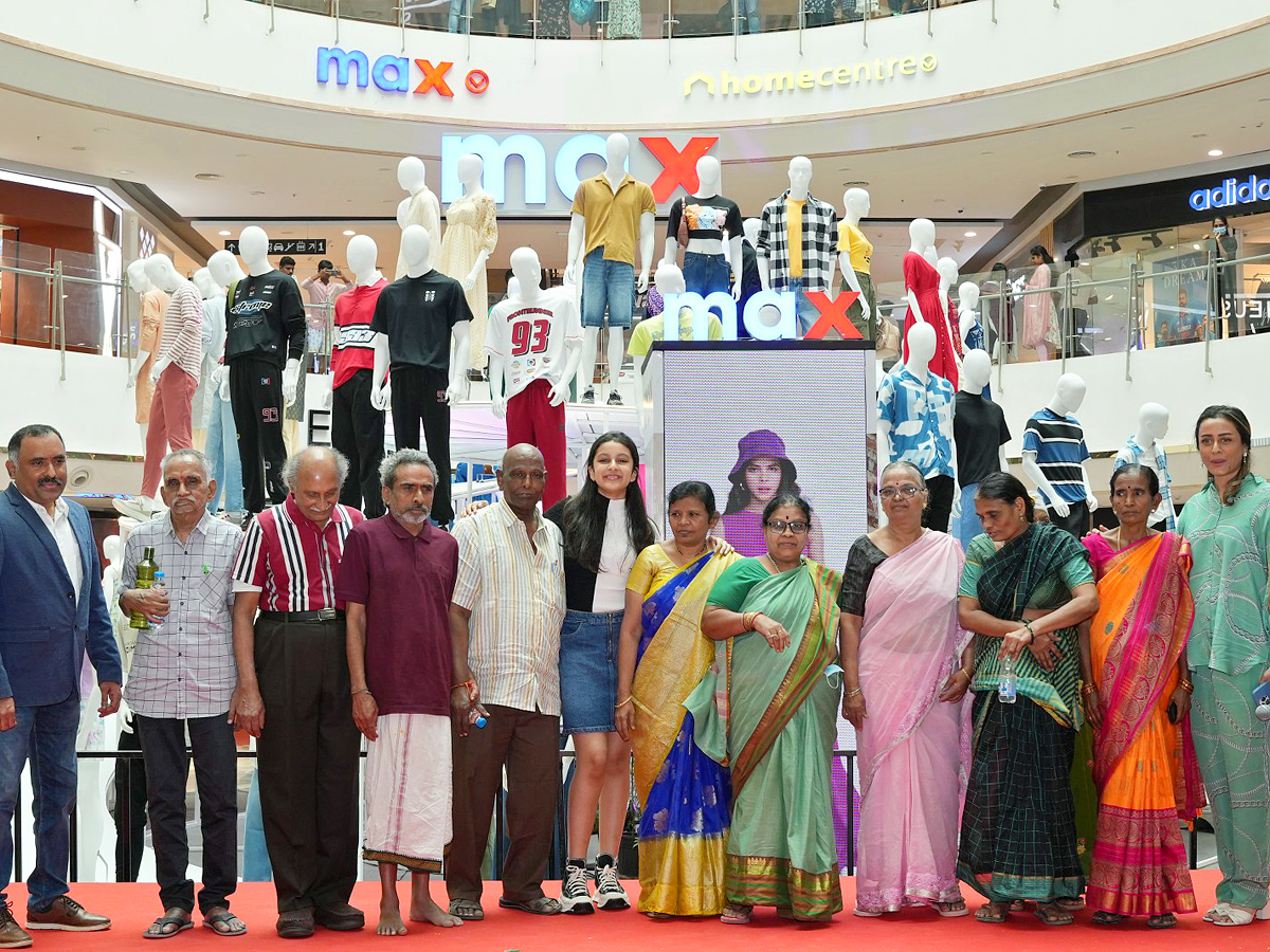 Actress Namrata Shirodkar And Sitara Unveils Largest Bommala Koluvu at Nexus Mall Photos - Sakshi12