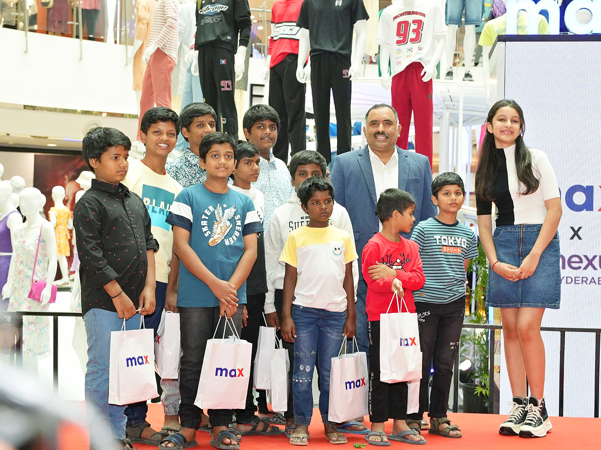 Actress Namrata Shirodkar And Sitara Unveils Largest Bommala Koluvu at Nexus Mall Photos - Sakshi13