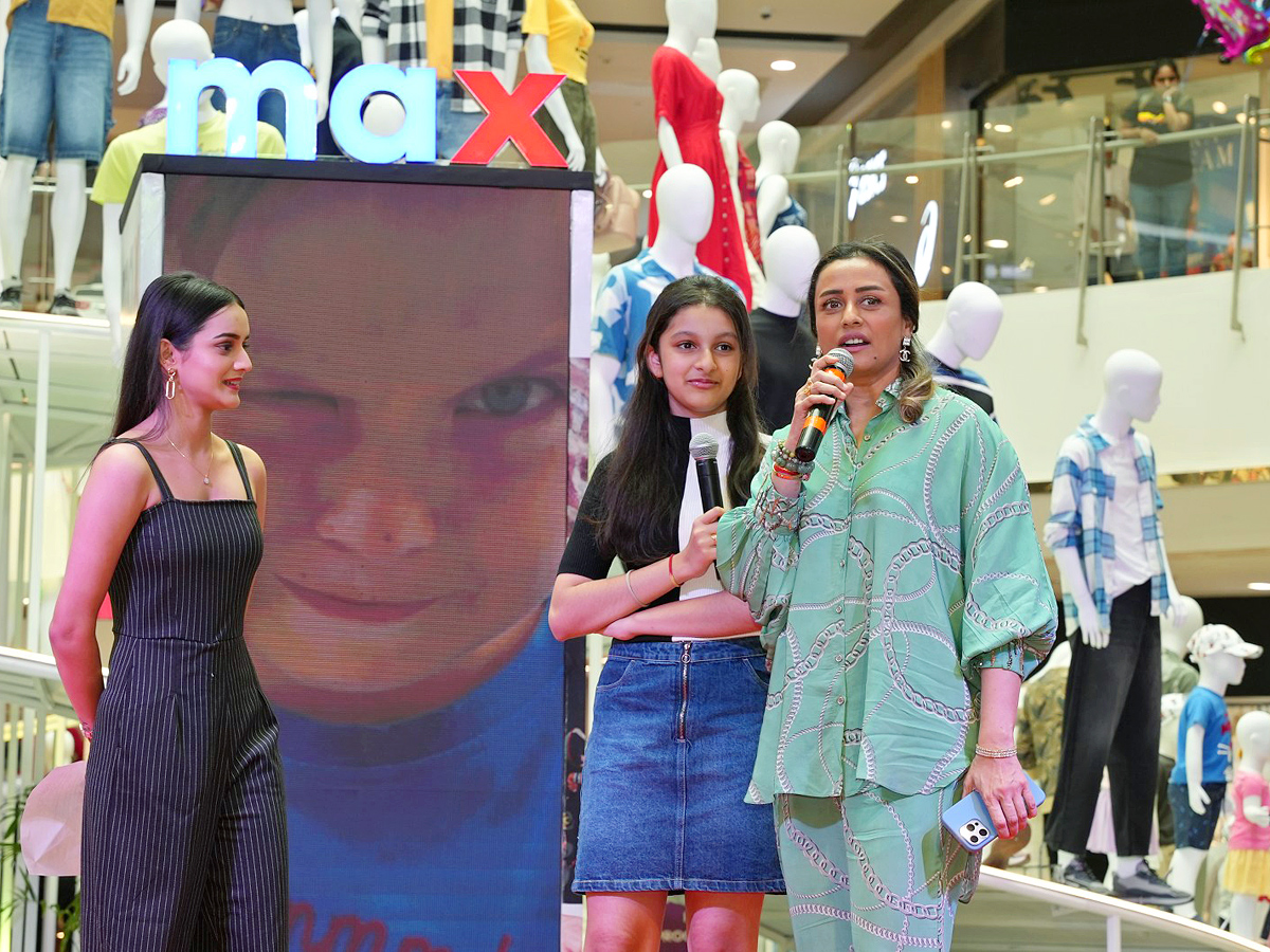 Actress Namrata Shirodkar And Sitara Unveils Largest Bommala Koluvu at Nexus Mall Photos - Sakshi3