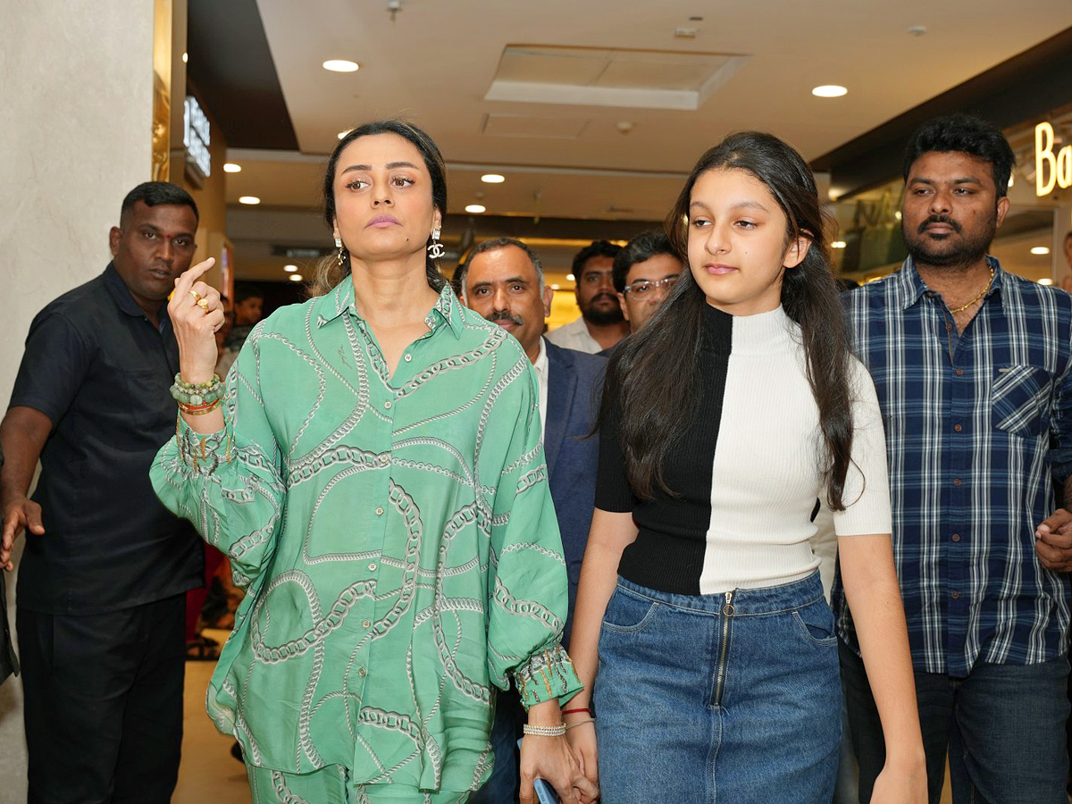 Actress Namrata Shirodkar And Sitara Unveils Largest Bommala Koluvu at Nexus Mall Photos - Sakshi5