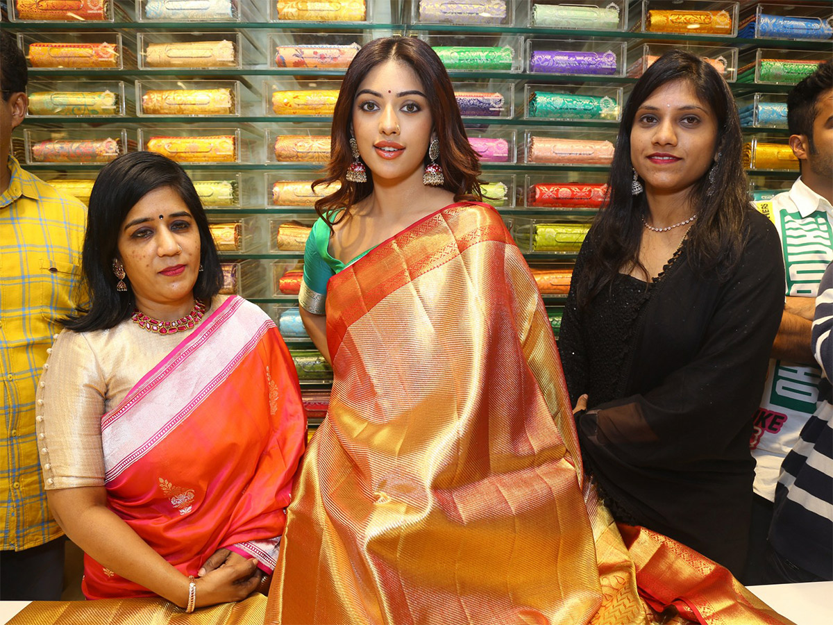 Heroine Anu Emmanuel launched chandana brothers shopping mall at Vikarabad - Sakshi11