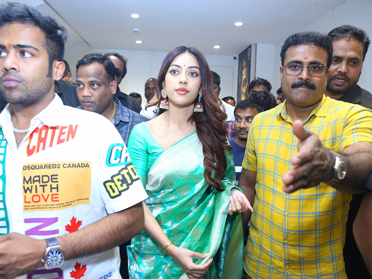 Heroine Anu Emmanuel launched chandana brothers shopping mall at Vikarabad - Sakshi15