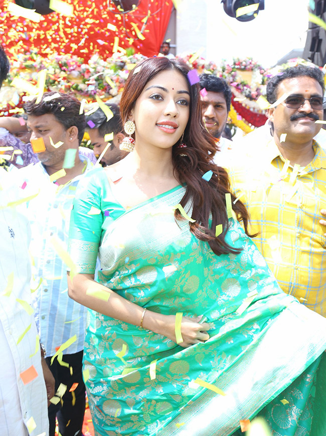 Heroine Anu Emmanuel launched chandana brothers shopping mall at Vikarabad - Sakshi22