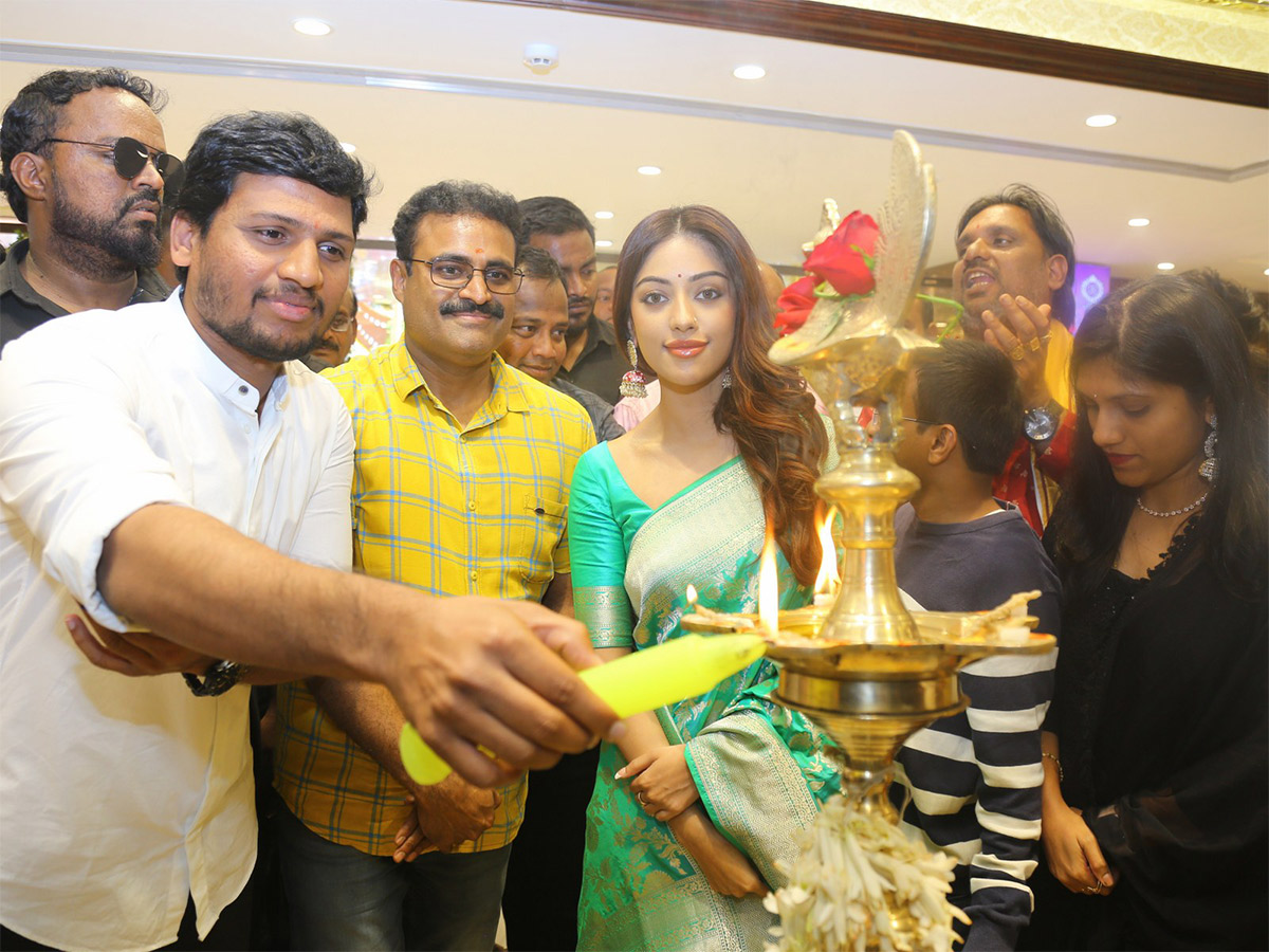 Heroine Anu Emmanuel launched chandana brothers shopping mall at Vikarabad - Sakshi23