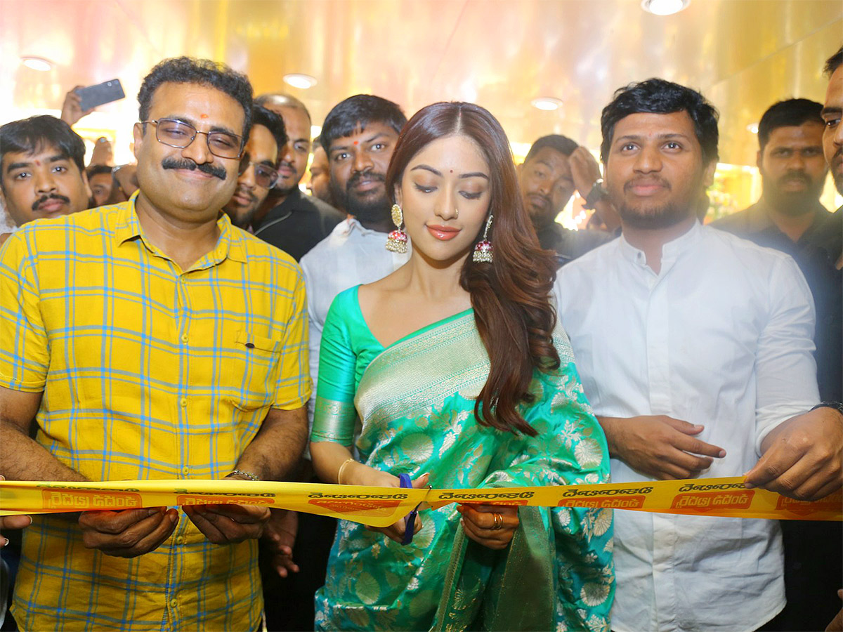 Heroine Anu Emmanuel launched chandana brothers shopping mall at Vikarabad - Sakshi25