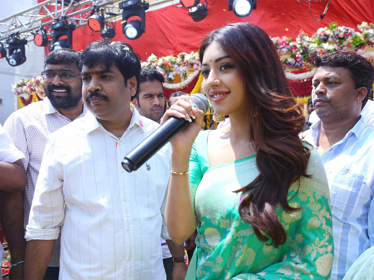 Heroine Anu Emmanuel launched chandana brothers shopping mall at Vikarabad - Sakshi28