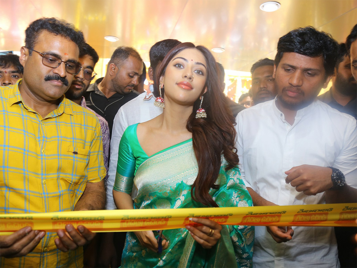 Heroine Anu Emmanuel launched chandana brothers shopping mall at Vikarabad - Sakshi32