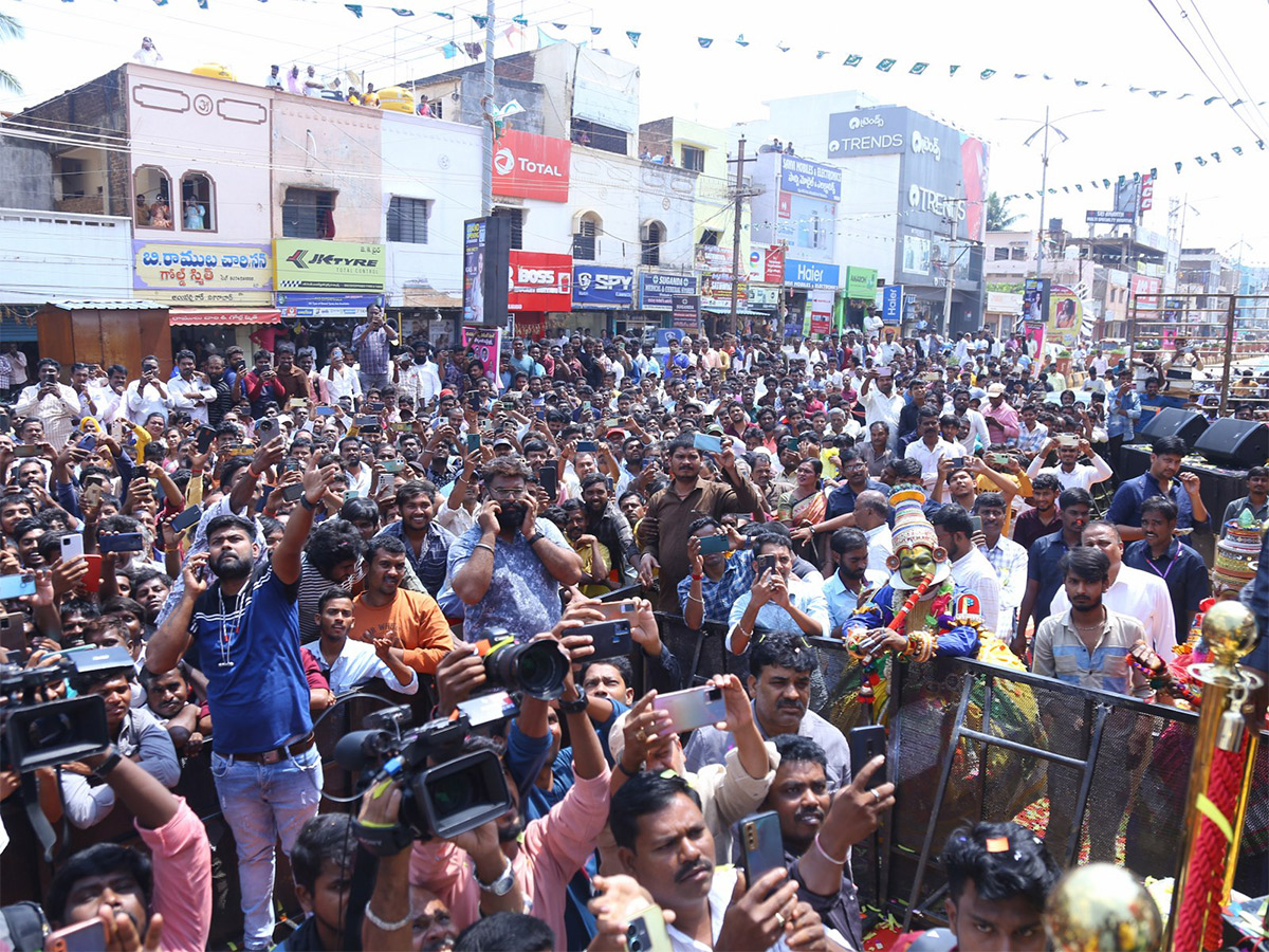 Heroine Anu Emmanuel launched chandana brothers shopping mall at Vikarabad - Sakshi34