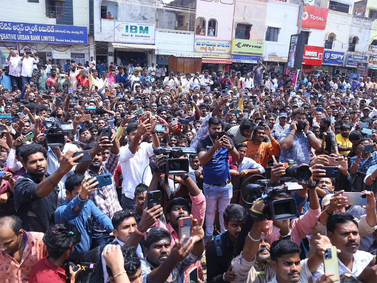 Heroine Anu Emmanuel launched chandana brothers shopping mall at Vikarabad - Sakshi36
