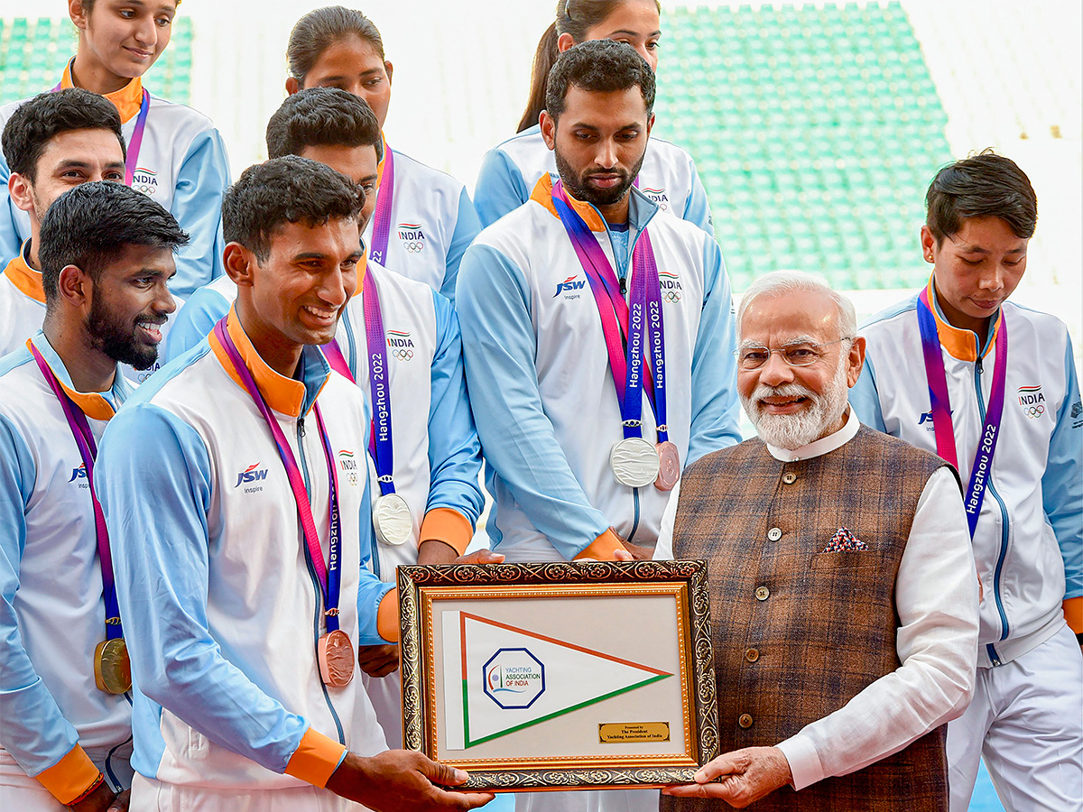 Prime Minister Narendra Modi meets with Asian Games medal winners - Sakshi15