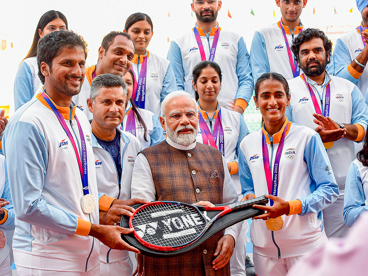 Prime Minister Narendra Modi meets with Asian Games medal winners - Sakshi16