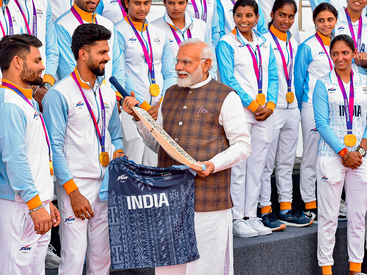 Prime Minister Narendra Modi meets with Asian Games medal winners - Sakshi3