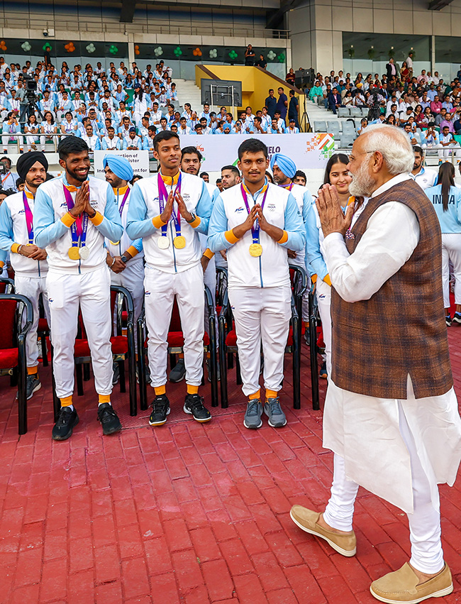 Prime Minister Narendra Modi meets with Asian Games medal winners - Sakshi9