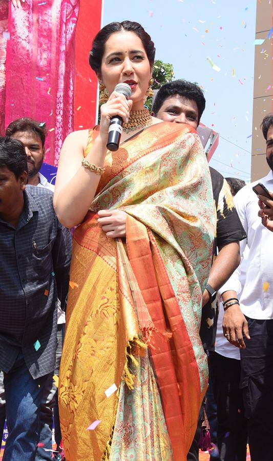 Actress Rashi Khanna Inaugurates CMR Shopping Mall At Hanamkonda - Sakshi10